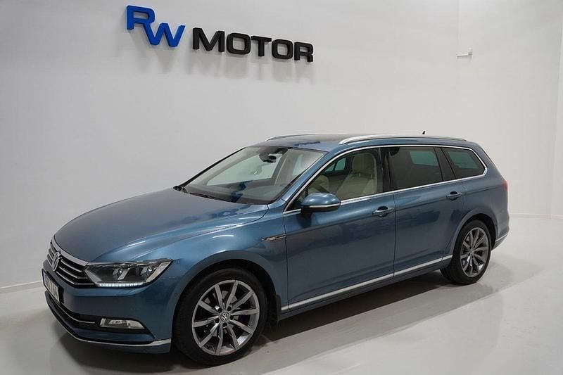 Blå Begagnad 2015 VW Passat Kombi | 124 700 kr (Lite dyr) - Bild 1/4