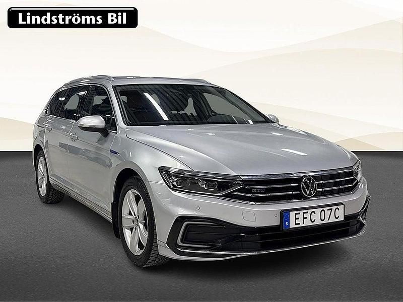 Begagnad VW Passat GTE 220 HK (161 kW) 2022 Silver Kombi