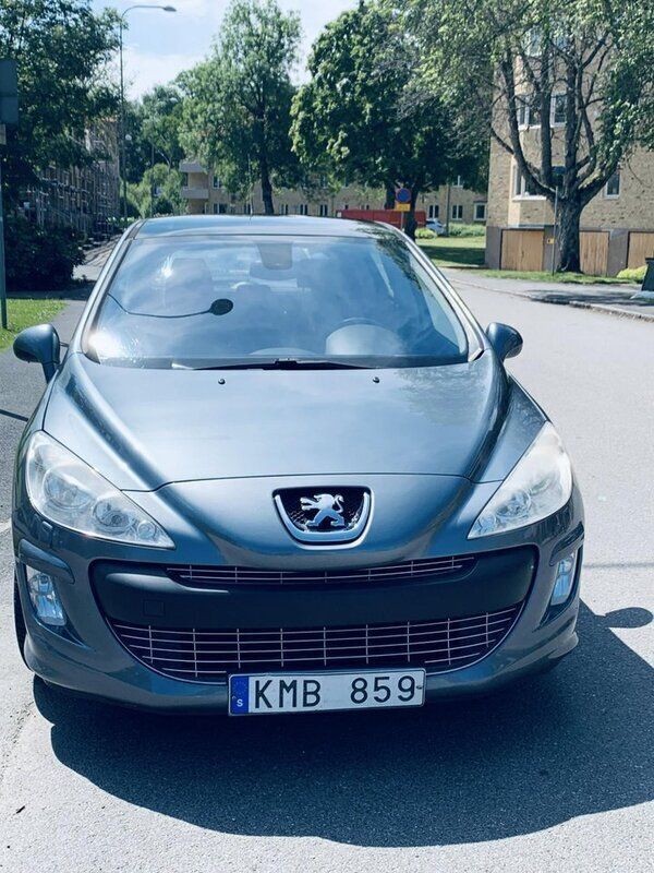Grå Begagnad 2009 Peugeot 308 Halvkombi | 37 000 kr (Lite dyr) - Bild 1/4