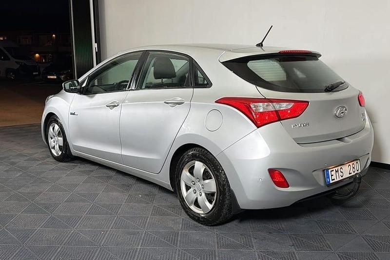 Begagnad Hyundai i30 112 HK (82 kW) 2013 Silver Halvkombi