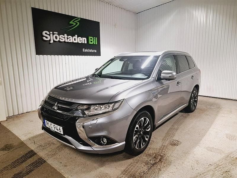 Grå Begagnad 2017 Mitsubishi Outlander P-HEV SUV | 159 900 kr (Bra pris) - Bild 1/4