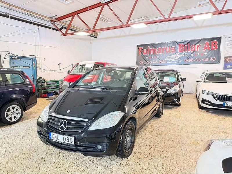 Begagnad Mercedes A180 Classic 109 HK (80 kW) 2011 Svart Halvkombi