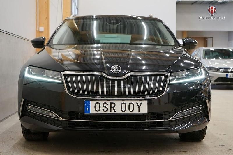 Begagnad Skoda Superb Business Line 218 HK (160 kW) 2023 Svart Kombi