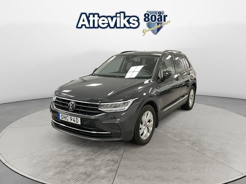 Grå Begagnad 2022 VW Tiguan SUV | 284 900 kr (Bra pris) - Bild 1/4