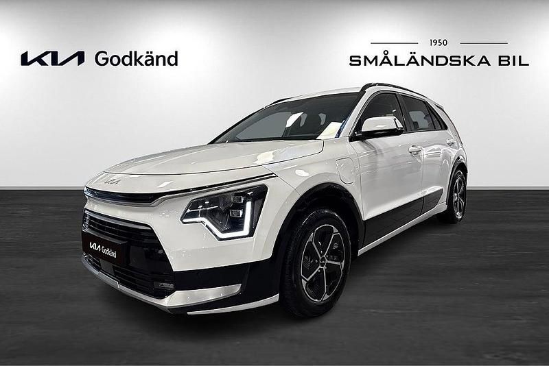 Vit Begagnad 2024 Kia Niro Advance SUV | 339 000 kr (Marknadspris) - Bild 1/4