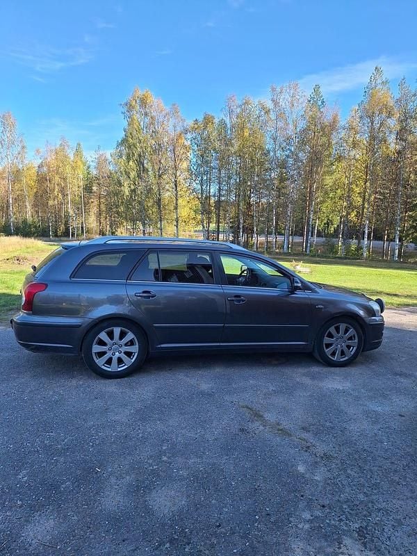 Begagnad Toyota Avensis 177 HK (130 kW) 2009 Kombi