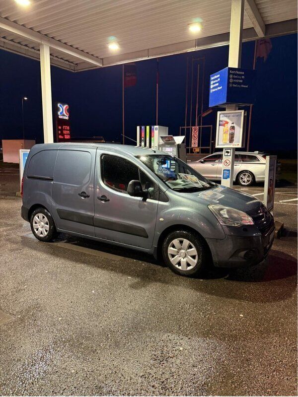 Grå Begagnad 2010 Citroën Berlingo Minibuss | 27 000 kr (Bra pris) - Bild 1/1