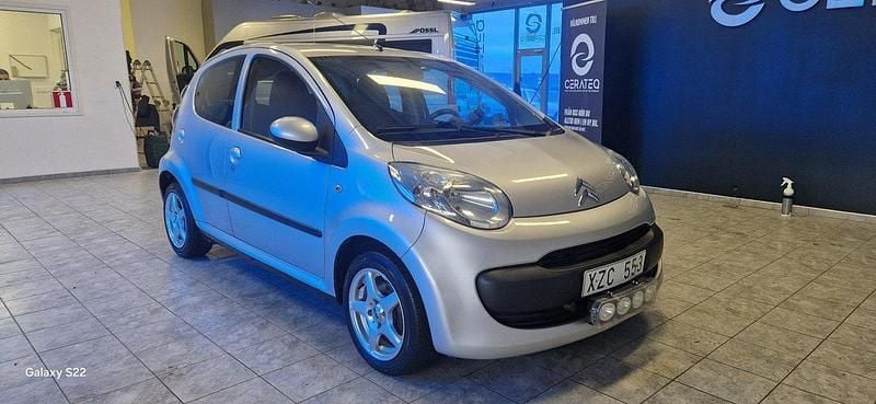 Silver Begagnad 2006 Citroën C1 Halvkombi | 27 000 kr (Marknadspris) - Bild 1/4