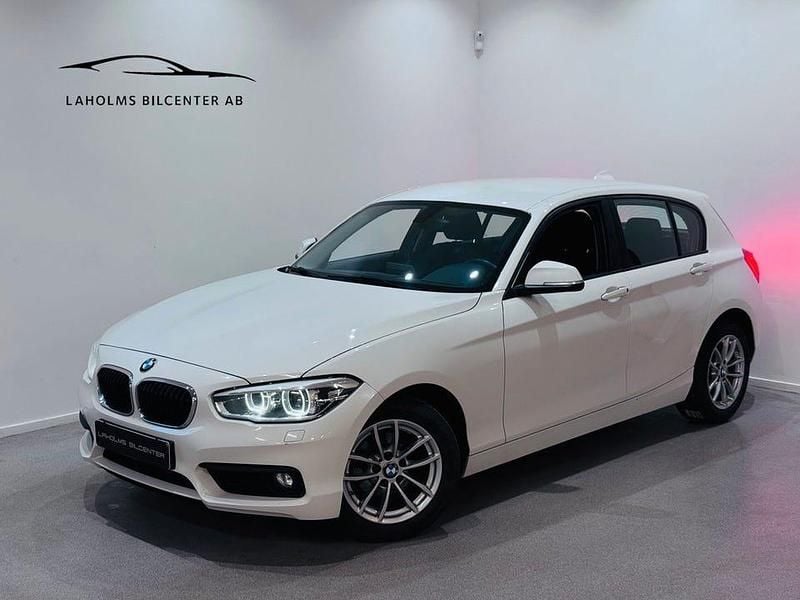 Vit Begagnad 2016 BMW 116 Advantage Halvkombi | 94 900 kr (Lite dyr) - Bild 1/4