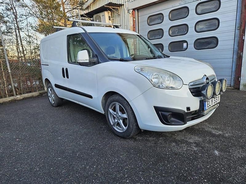 Begagnad Opel Combo 90 HK (66 kW) 2015 Vit Minibuss