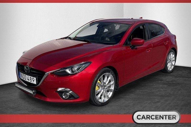 Röd Begagnad 2016 Mazda 3 Inclusive Halvkombi | 119 500 kr (Marknadspris) - Bild 1/4
