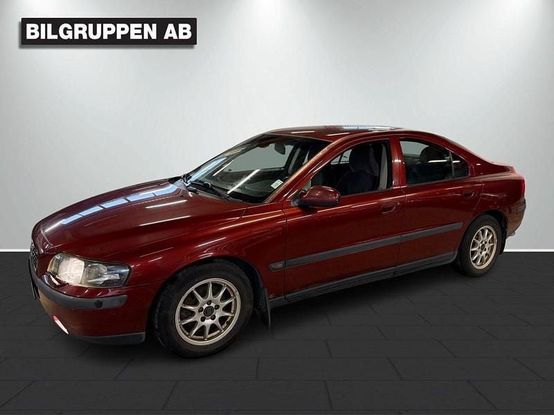 Mörkröd (röd) Begagnad 2001 Volvo S60 Business Edition Sedan | 24 900 kr (Lite dyr) - Bild 1/4