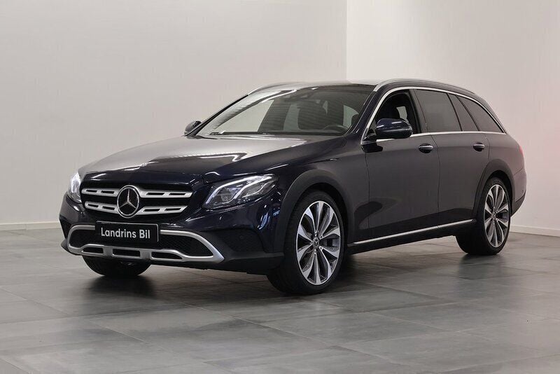 Mörkblå Begagnad 2018 Mercedes E400 Kombi | 449 800 kr (Marknadspris) - Bild 1/4