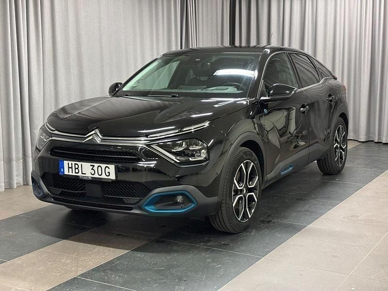 Svart Begagnad 2023 Citroën e-C4 Shine Halvkombi | 219 800 kr (Marknadspris) - Bild 1/3