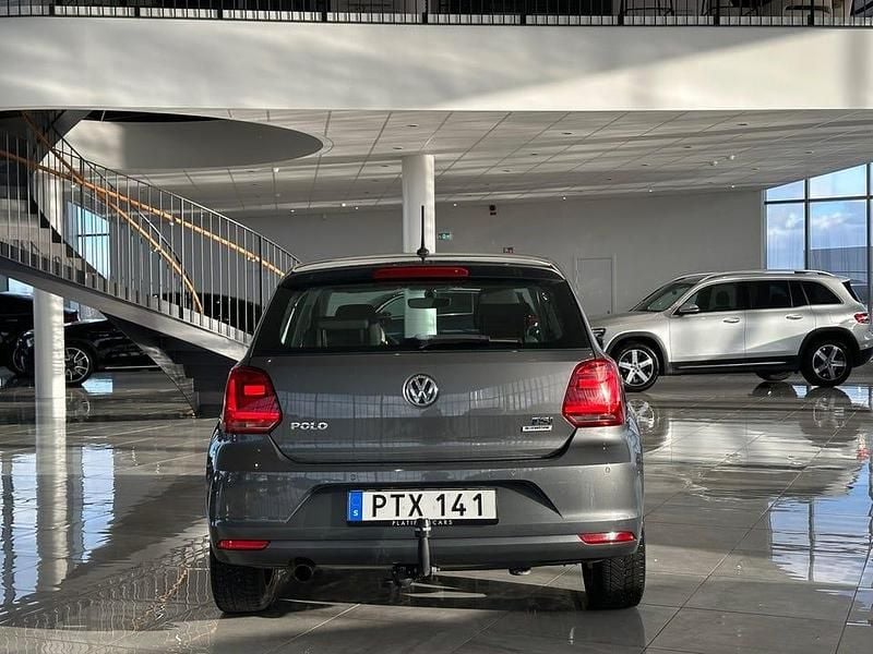 Begagnad VW Polo 90 HK (66 kW) 2014 Mörkgrå Halvkombi
