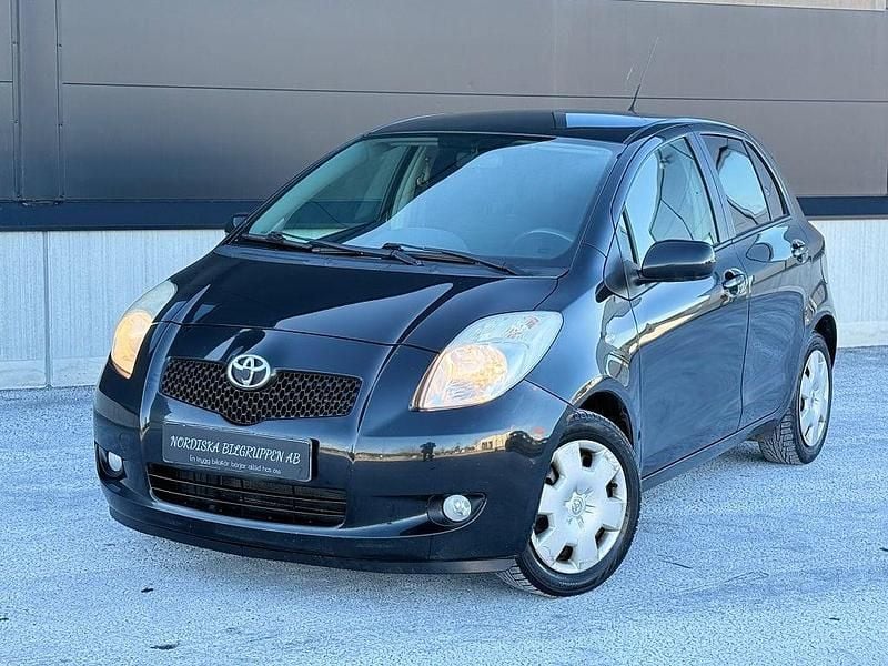 Svart Begagnad 2006 Toyota Yaris Halvkombi | 34 800 kr (Marknadspris) - Bild 1/4