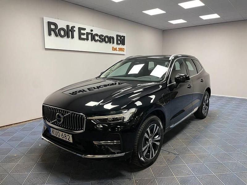 Svart Begagnad 2023 Volvo XC60 Core SUV | 429 500 kr (Marknadspris) - Bild 1/4