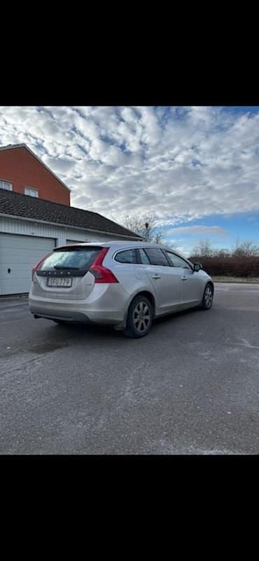 Begagnad 2011 Volvo V60 Kombi | 68 500 kr (Marknadspris) - Bild 1/4