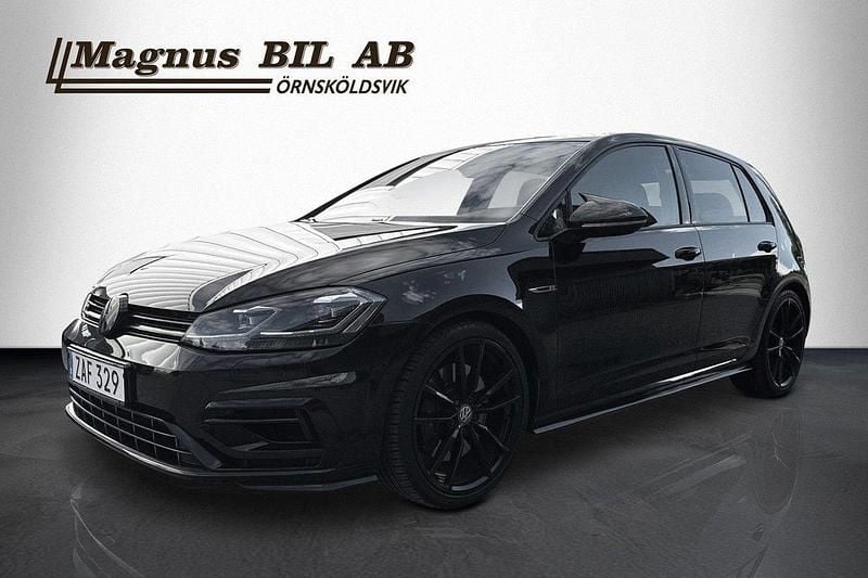 Svart Begagnad 2017 VW Golf VII R Halvkombi | 339 900 kr - Bild 1/4