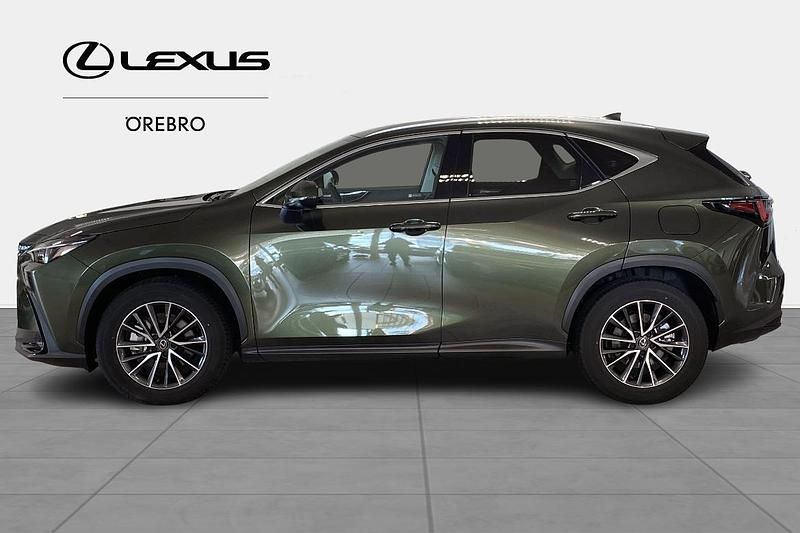 Begagnad Lexus NX450h+ Business Edition 313 HK (230 kW) 2024 Grön SUV