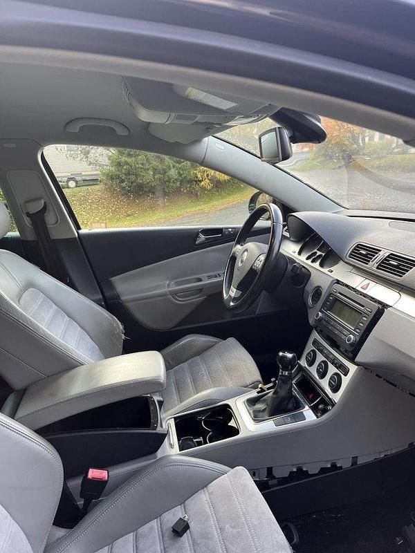 Svart Begagnad 2006 VW Passat Highline Kombi | 9 000 kr (Bra pris) - Bild 1/3