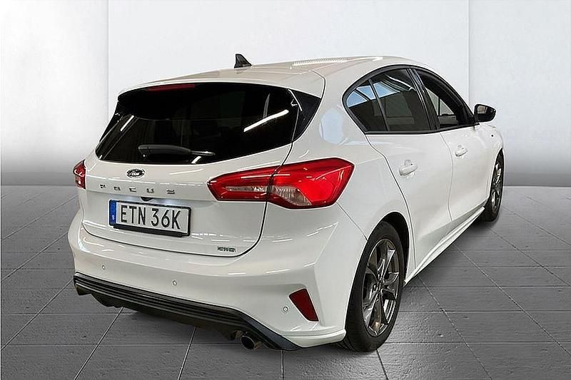 Begagnad Ford Focus ST-Line 125 HK (91 kW) 2021 Vit Halvkombi