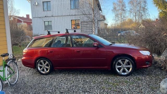 Röd Begagnad 2009 Subaru Legacy Kombi | 28 000 kr (Marknadspris) - Bild 1/3