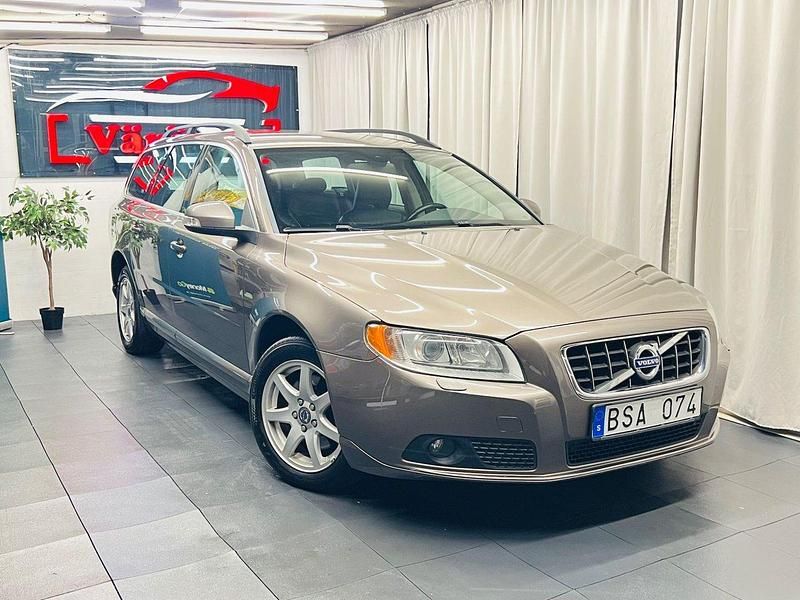 Grå Begagnad 2010 Volvo V70 Momentum Kombi | 89 900 kr (Marknadspris) - Bild 1/4