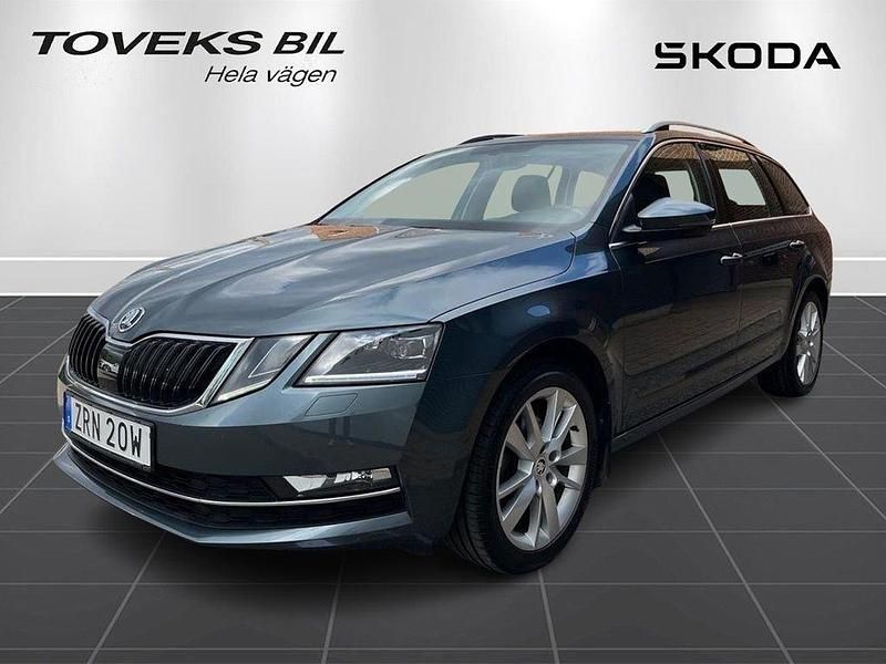 Mörkgrå (quartz grey metallic) Begagnad 2019 Skoda Octavia Kombi | 159 900 kr (Lite dyr) - Bild 1/4