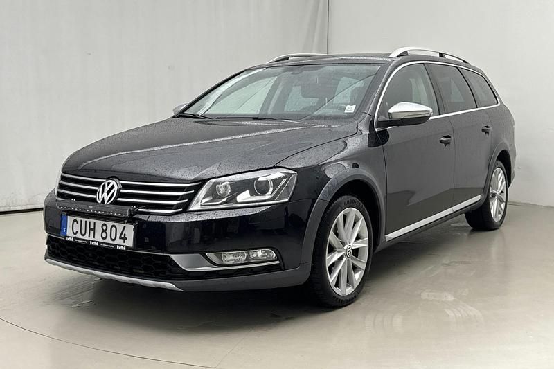 Svart Begagnad 2015 VW Passat Sedan | 138 000 kr (Bra pris) - Bild 1/4