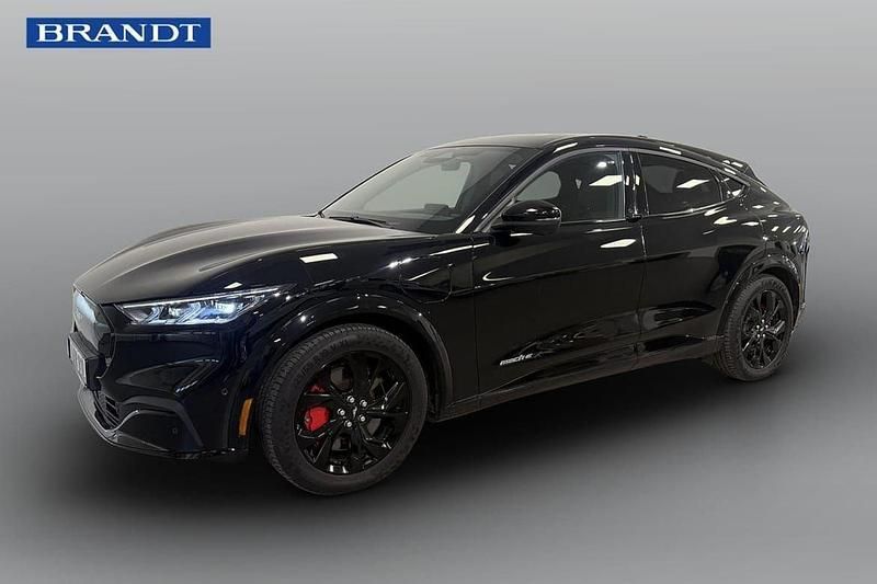 Svart Begagnad 2023 Ford Mustang Mach-E SUV | 459 000 kr (Dyr) - Bild 1/4