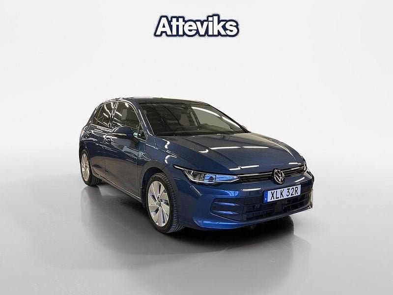 Begagnad VW Golf VIII Life 151 HK (111 kW) 2024 Blå Halvkombi