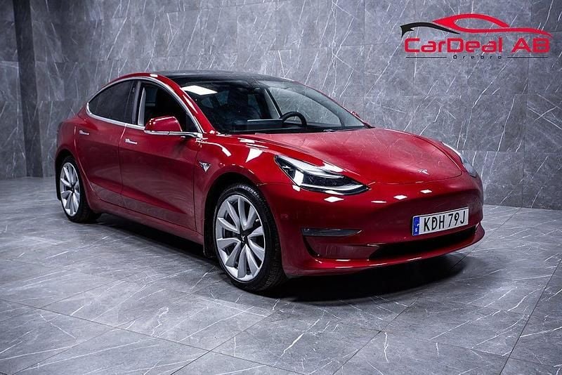 Röd Begagnad 2019 Tesla Model 3 Long Range AWD Sedan | 239 800 kr (Marknadspris) - Bild 1/4