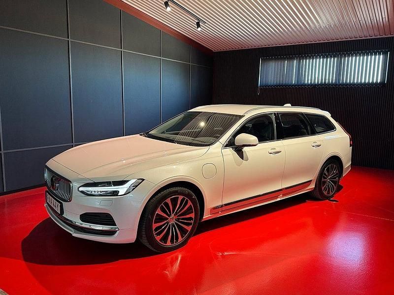 Vit Begagnad 2022 Volvo V90 Core Kombi | 439 900 kr (Marknadspris) - Bild 1/4