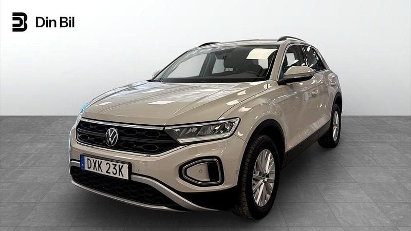 Grå Begagnad 2022 VW T-Roc Life SUV | 254 900 kr (Marknadspris) - Bild 1/4
