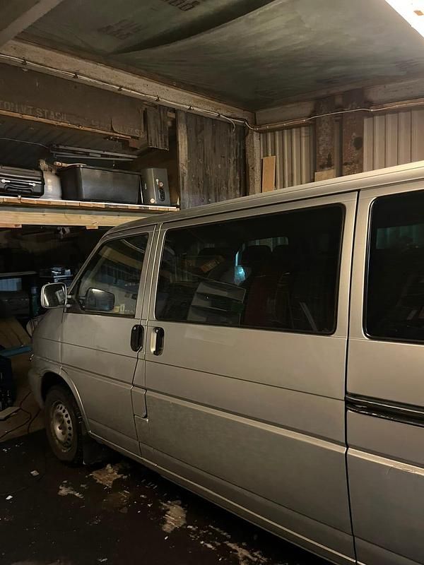 Begagnad VW Caravelle 115 HK (84 kW) 2002 Metallic Minibuss