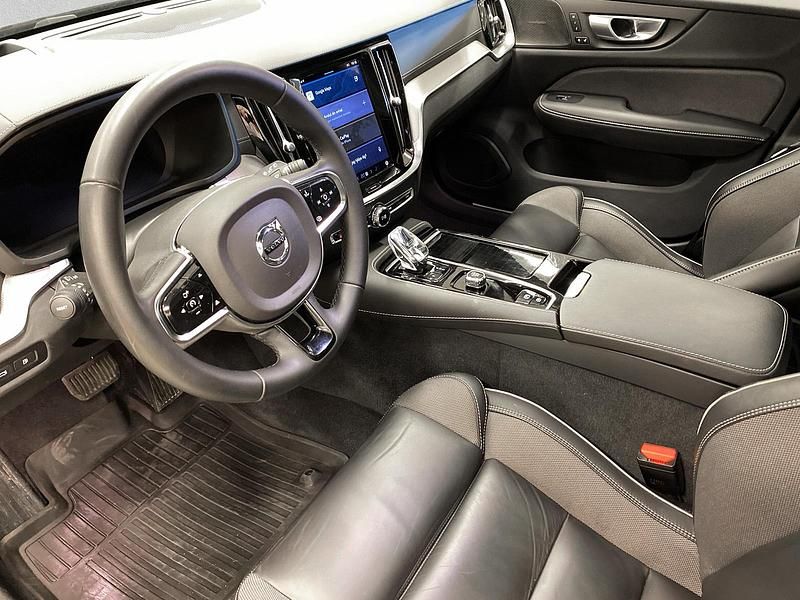 Begagnad Volvo V60 Ultimate 462 HK (339 kW) 2024 Svart Kombi