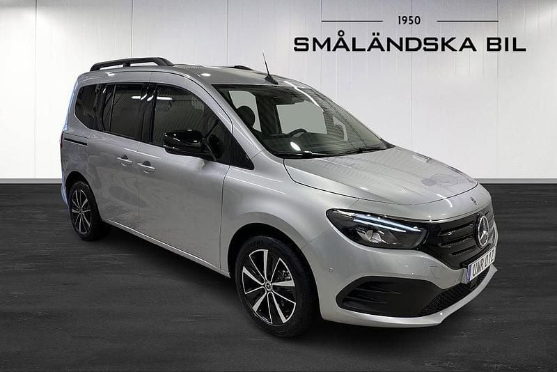 Begagnad Mercedes EQT200 90 kW (123 HK) 2023 Silver Minibuss