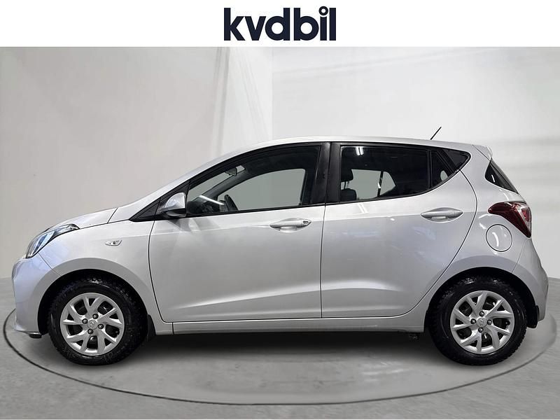 Begagnad Hyundai i10 Comfort 67 HK (49 kW) 2018 Silver Halvkombi