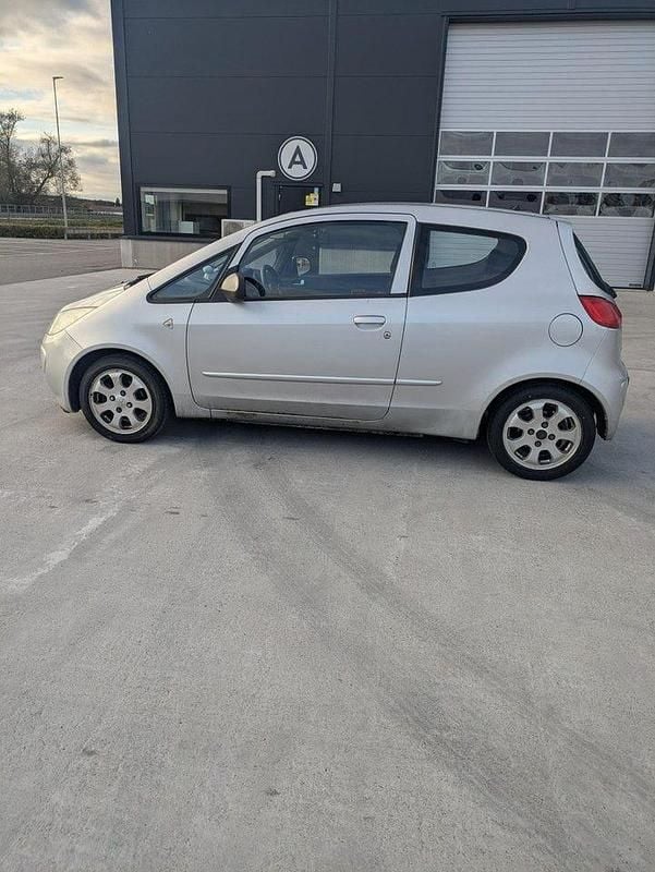Begagnad Mitsubishi Colt 95 HK (69 kW) 2006 Silver Halvkombi