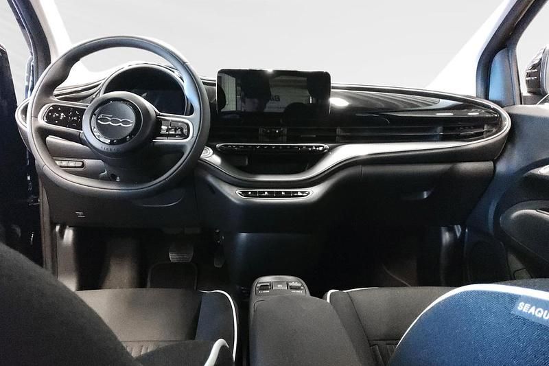 Begagnad Fiat 500e 88 kW (120 HK) 2023 Svart Halvkombi