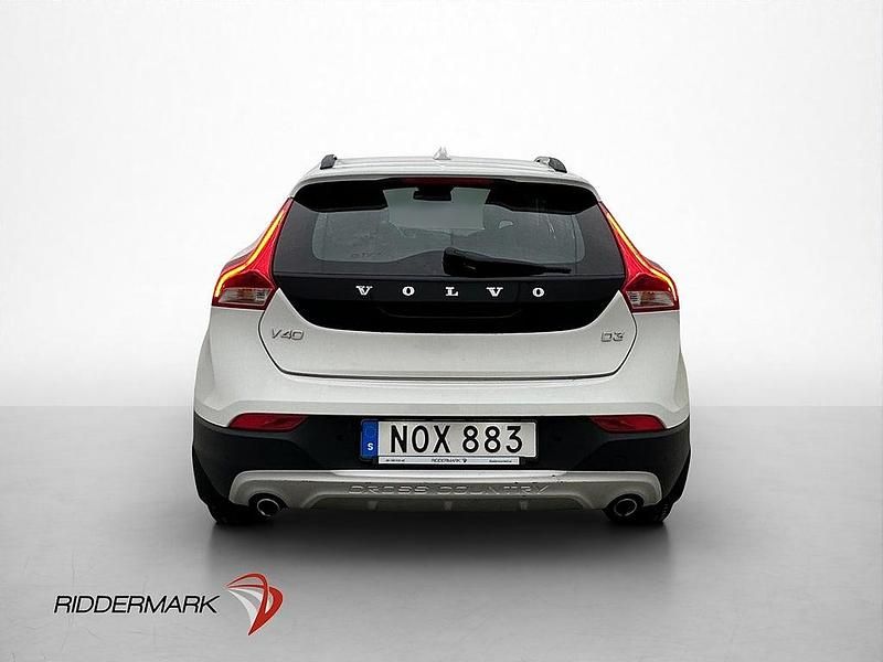 Begagnad Volvo V40 Momentum 150 HK (110 kW) 2014 Vit Halvkombi