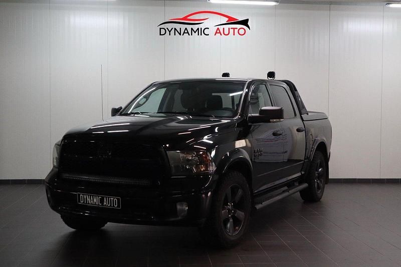 Svart Begagnad 2022 RAM 1500 Pickup | 519 900 kr - Bild 1/4