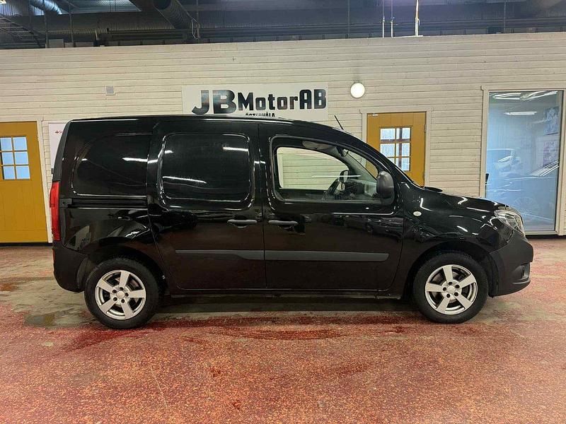 Svart Begagnad 2019 Mercedes Citan 109 Van | 89 000 kr (Marknadspris) - Bild 1/4