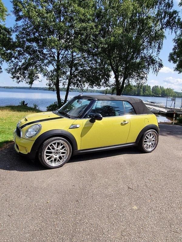 Gul Begagnad 2009 Mini Cooper S Cabriolet Cab | 127 000 kr (Marknadspris) - Bild 1/4