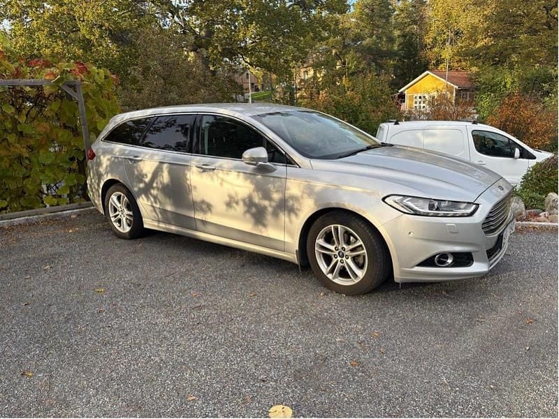 Grå Begagnad 2016 Ford Mondeo Business Edition Kombi | 128 000 kr (Marknadspris) - Bild 1/4