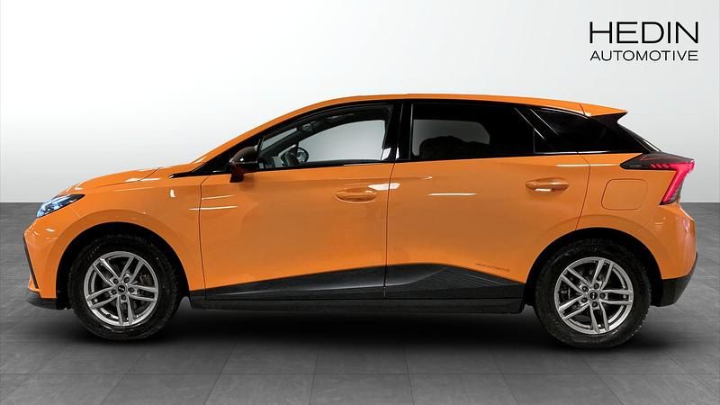 Begagnad MG MG4 EV Luxury 150 kW (204 HK) 2022 Orange Halvkombi