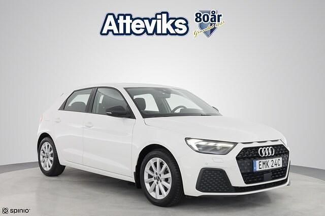 Vit Begagnad 2022 Audi A1 Sportback Proline Halvkombi | 219 900 kr (Marknadspris) - Bild 1/4