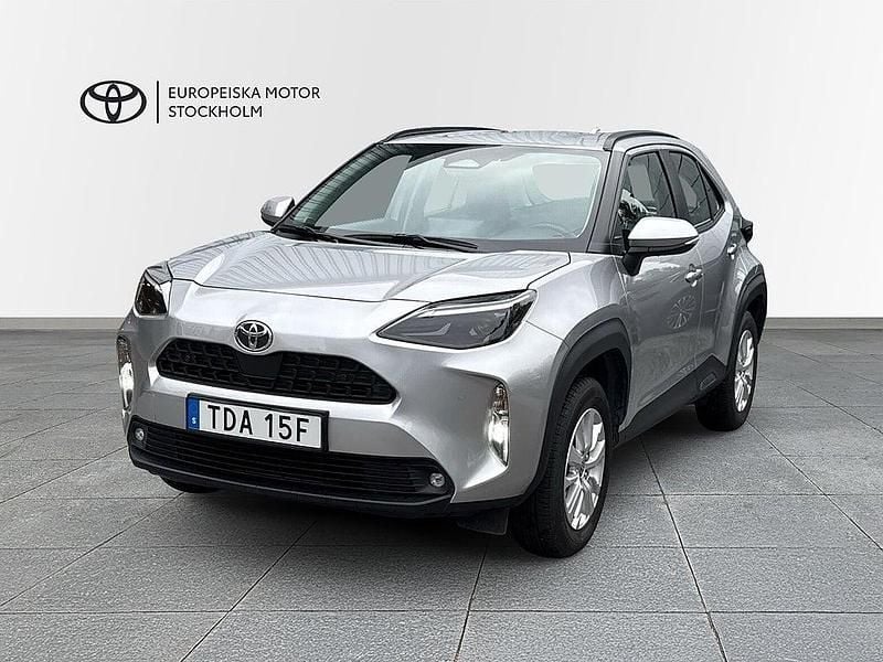 Begagnad Toyota Yaris Cross Active 92 HK (67 kW) 2024 Silver SUV