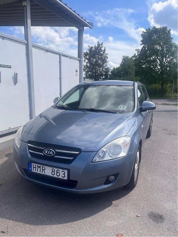 Blå Begagnad 2008 Kia Ceed 4 Halvkombi | 49 000 kr (Marknadspris) - Bild 1/4